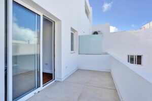 Terraza en la planta alta del apartamento duplex en El Cotillo