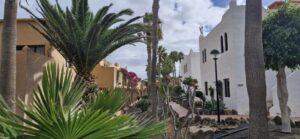 Exterior del complejo del apartamento en Oasis Dunas de Corralejo, Fuerteventura.