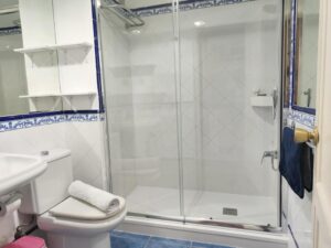 Baño del apartamento en Oasis Dunas de Corralejo, Fuerteventura.