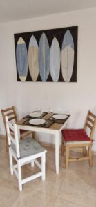 Detalle de decoración en el salón del apartamento en Oasis Dunas de Corralejo, Fuerteventura.
