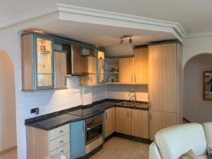 Cocina del apartamento las olas en el paseo marítimo de Corralejo