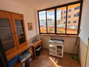 Detalles de muebles del salón en el apartamento las olas en el paseo marítimo de Corralejo