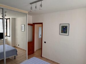 Pasillo del apartamento las olas en el paseo marítimo de Corralejo