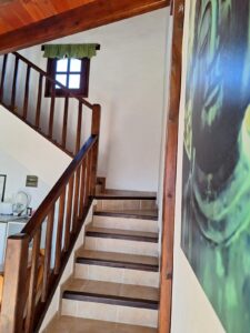 Detalle de la escalera de la Villa con cuatro apartamentos independientes en Lajares