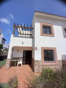 Chalet adosado de esquina en venta en Marina Village Corralejo