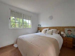 Dormitorio principal de la casa en La Oliva