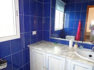 Baño principal de la casa de Lajares