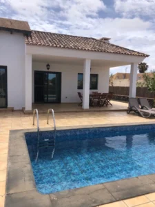 Fachada principal de Casa Vieja en La Oliva