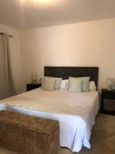 Dormitorio principal de la villa en Casa Vieja