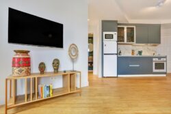 Salón completamente reformado para vivienda vacacional en calle jable frente al puerto de Corralejo
