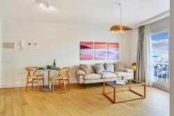 Detalles de mobiliario de salón de la vivienda vacacional en calle jable frente al puerto de Corralejo