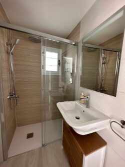Reforma completa de baño del apartamento vacacional en el centro de Corralejo