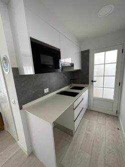 Reforma integral de cocina del apartamento vacacional en el centro de Corralejo