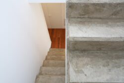 Detalle de los escalones de las escaleras de los apartamentos de planta alta del edificio de 4 apartamentos en El Cotillo