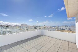 Espectaculares vistas desde la azotea de los apartamentos de planta alta del edificio de 4 apartamentos en El Cotillo